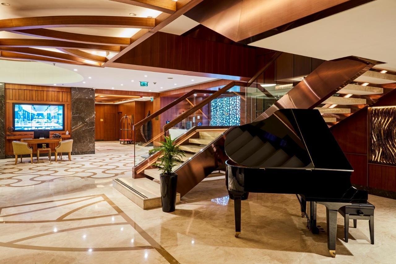 뫼벤픽 이스탄불 호텔 골든 혼 외부 사진 The lobby of the hotel