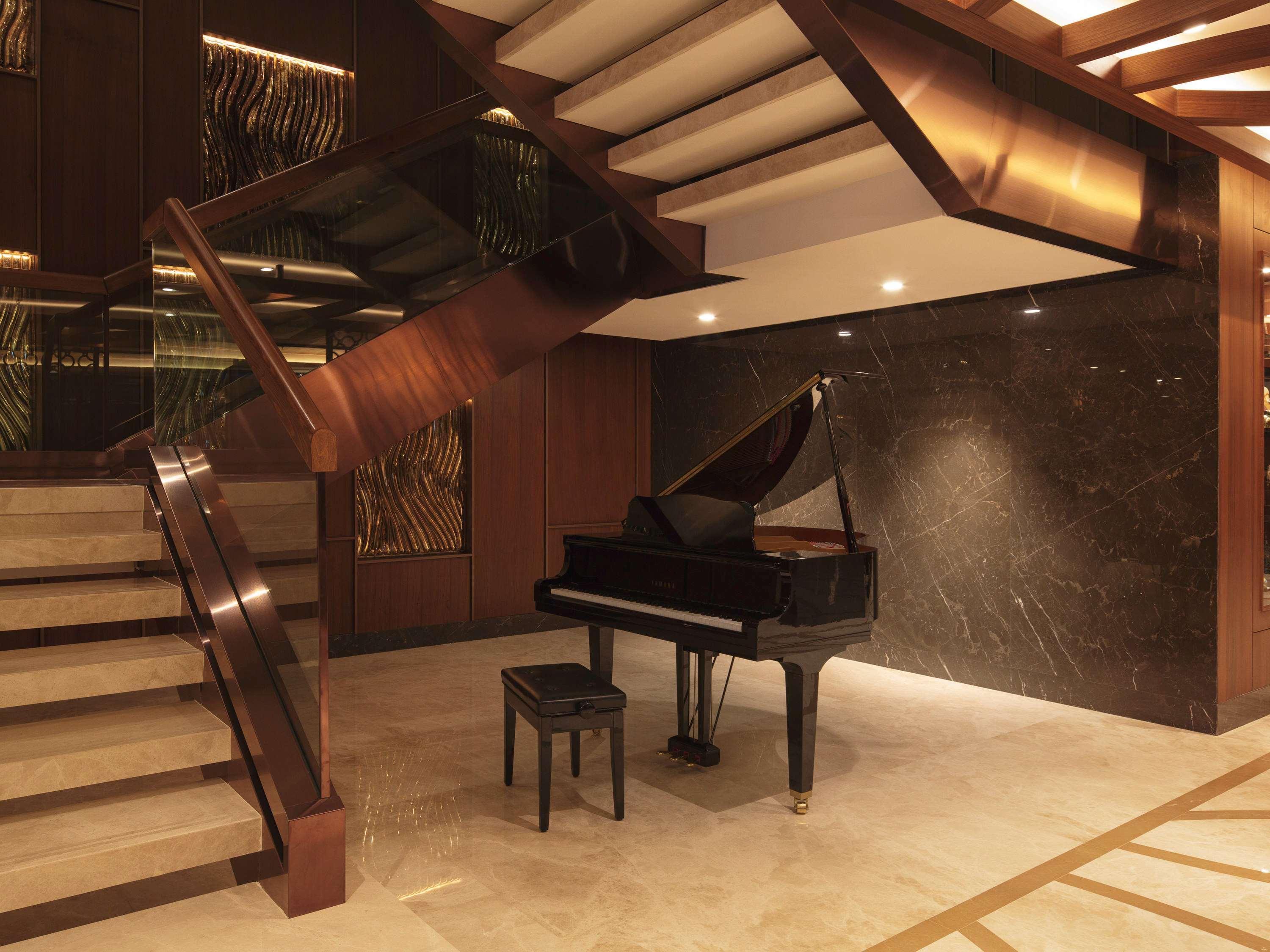 뫼벤픽 이스탄불 호텔 골든 혼 외부 사진 The piano in the lobby of the hotel