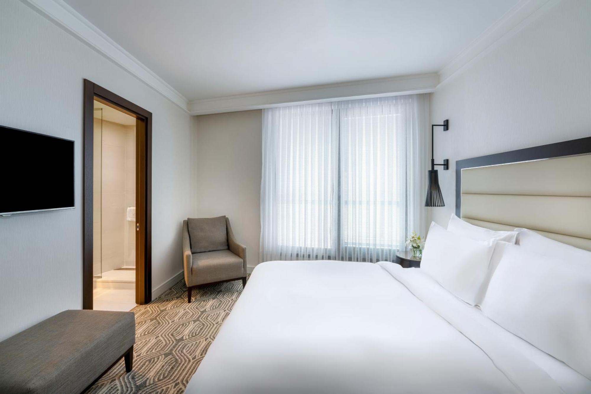 뫼벤픽 이스탄불 호텔 골든 혼 외부 사진 A guest room at the hotel