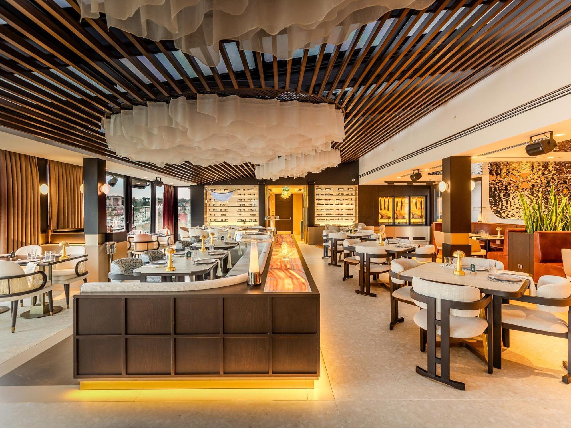 뫼벤픽 이스탄불 호텔 골든 혼 외부 사진 The interior of the restaurant